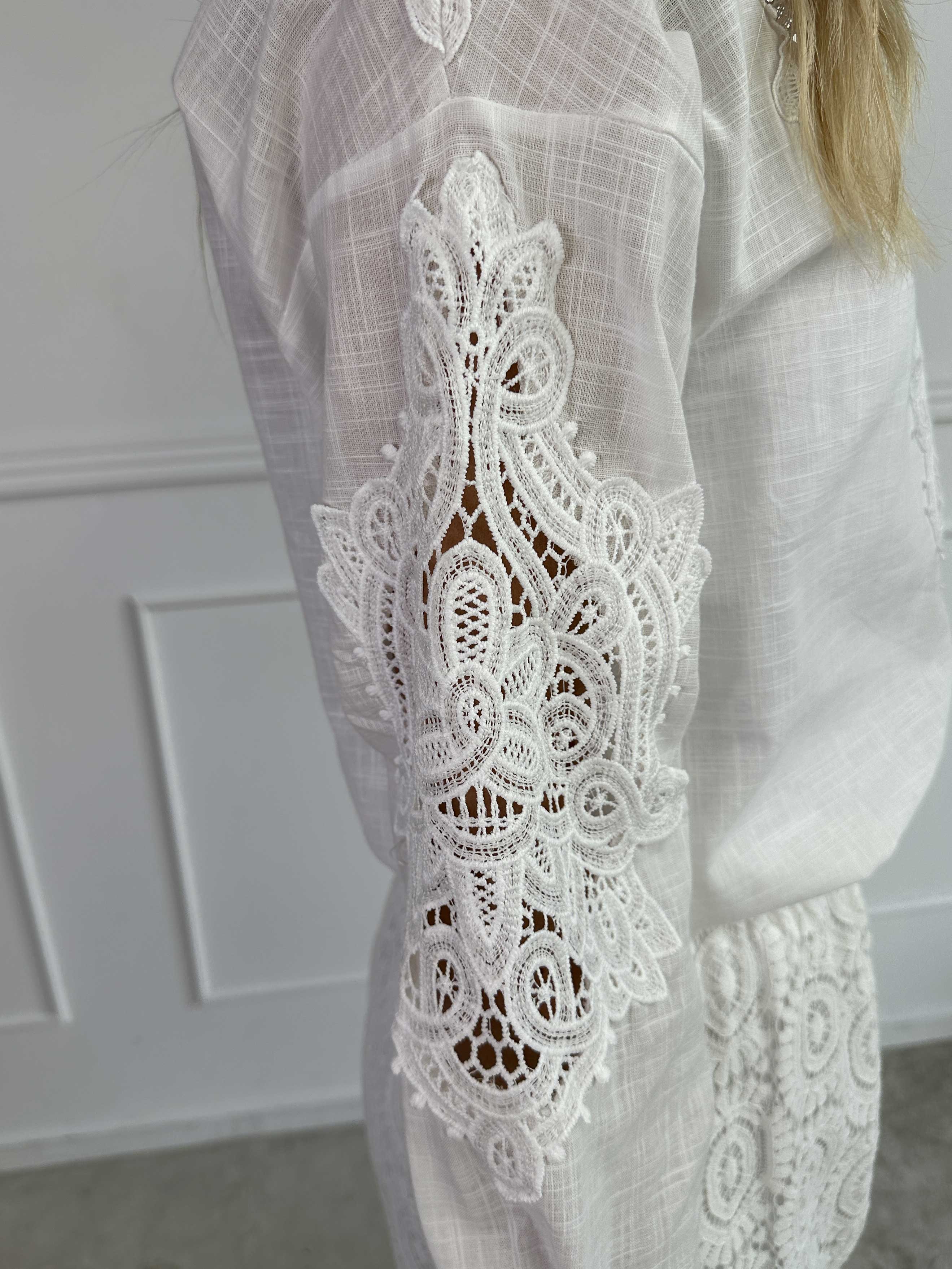 Gracie - Feminin skjorte med broderinger